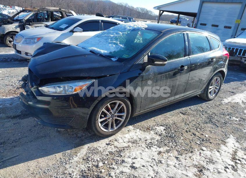 Photo 2 of 2017 Ford Focus SE (VIN 1FADP3K29HL290770)