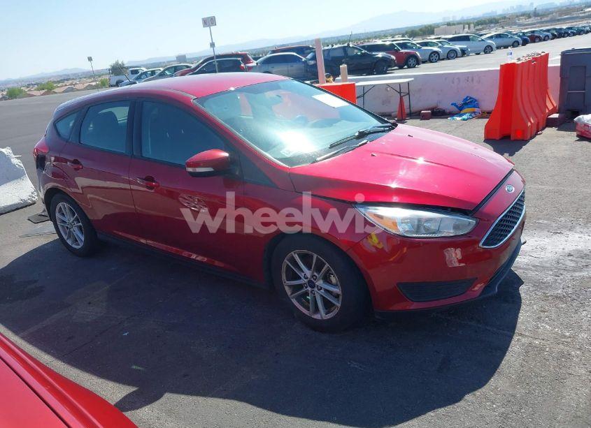 2017 Ford Focus SE (VIN 1FADP3K29HL299808) main photo