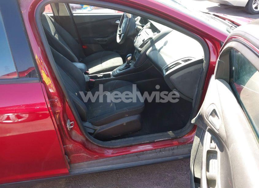 Photo 5 of 2017 Ford Focus SE (VIN 1FADP3K29HL299808)