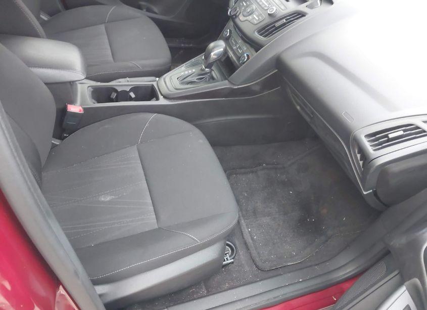 Photo 5 of 2017 Ford Focus SE (VIN 1FADP3K29HL345637)