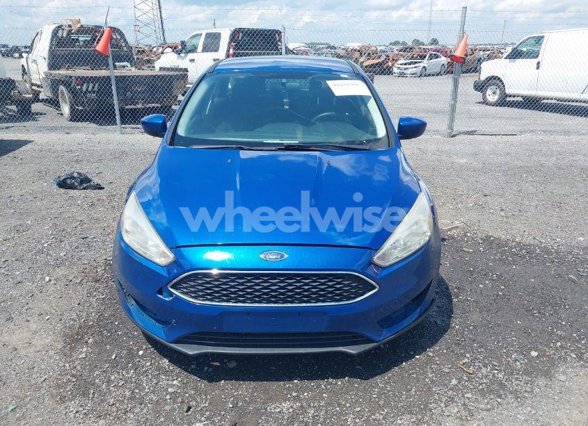 Photo 12 of 2018 Ford Focus SE (VIN 1FADP3K29JL206419)