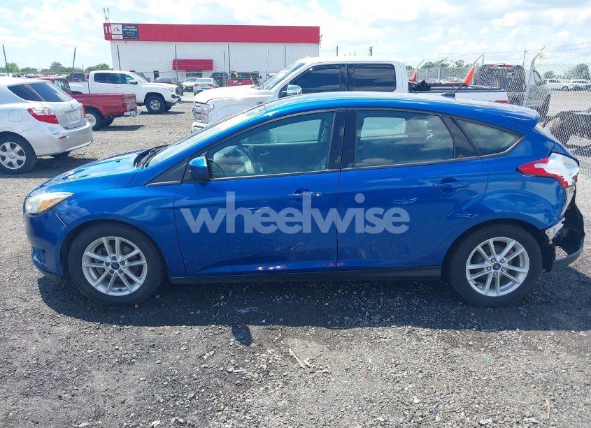 Photo 14 of 2018 Ford Focus SE (VIN 1FADP3K29JL206419)
