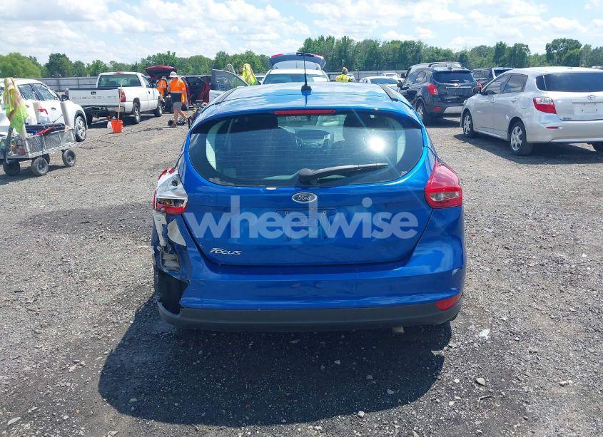 Photo 16 of 2018 Ford Focus SE (VIN 1FADP3K29JL206419)