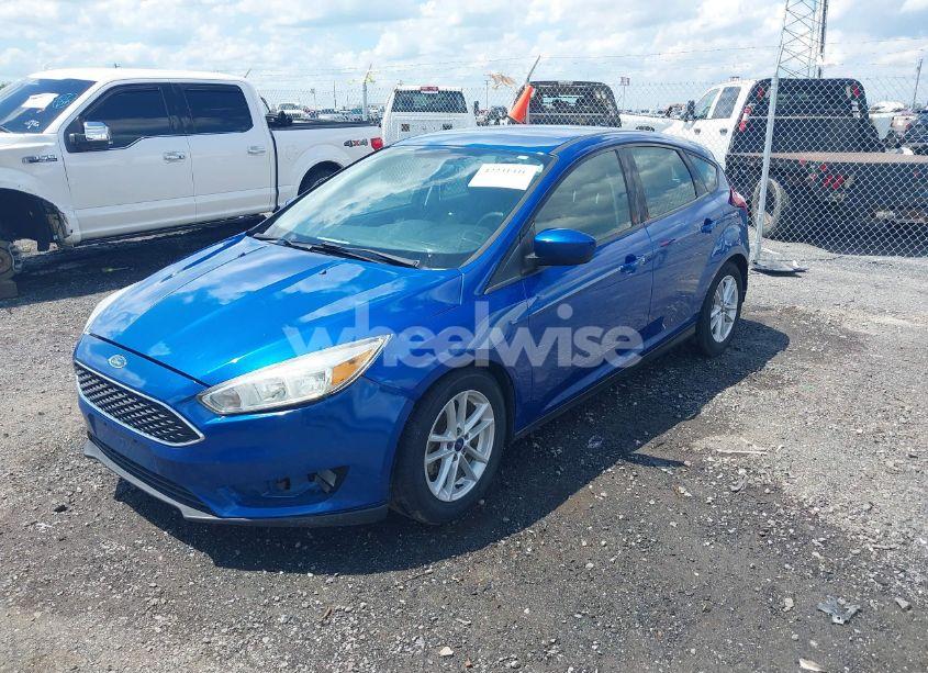 Photo 2 of 2018 Ford Focus SE (VIN 1FADP3K29JL206419)