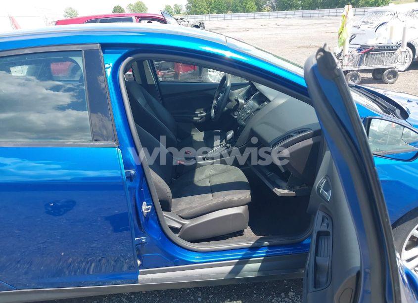 Photo 5 of 2018 Ford Focus SE (VIN 1FADP3K29JL206419)