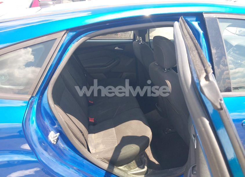 Photo 8 of 2018 Ford Focus SE (VIN 1FADP3K29JL206419)