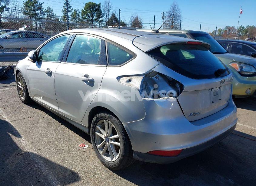 Photo 3 of 2018 Ford Focus SE (VIN 1FADP3K29JL210454)