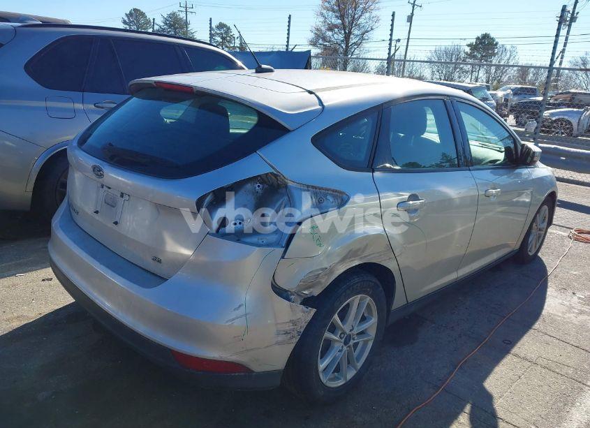 Photo 4 of 2018 Ford Focus SE (VIN 1FADP3K29JL210454)