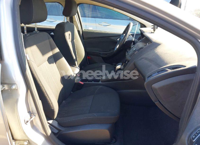 Photo 5 of 2018 Ford Focus SE (VIN 1FADP3K29JL210454)