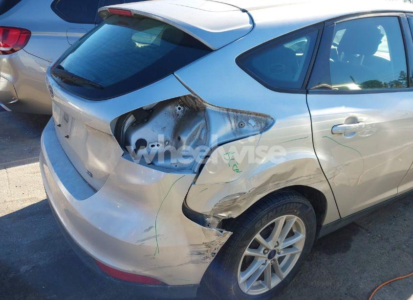 Photo 6 of 2018 Ford Focus SE (VIN 1FADP3K29JL210454)