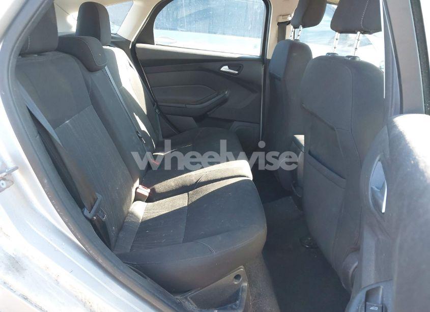 Photo 8 of 2018 Ford Focus SE (VIN 1FADP3K29JL210454)