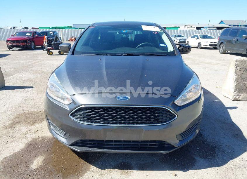 Photo 12 of 2018 Ford Focus SE (VIN 1FADP3K29JL222555)