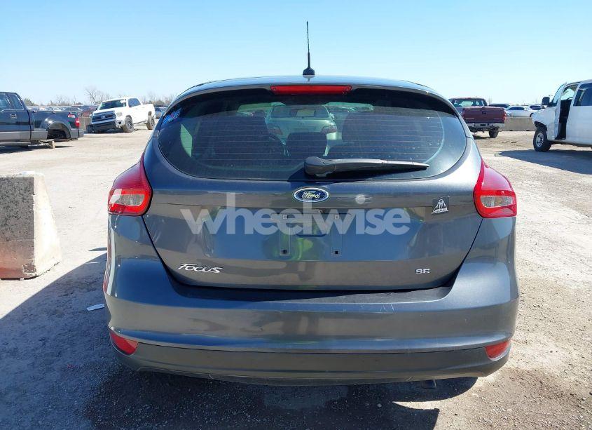 Photo 16 of 2018 Ford Focus SE (VIN 1FADP3K29JL222555)