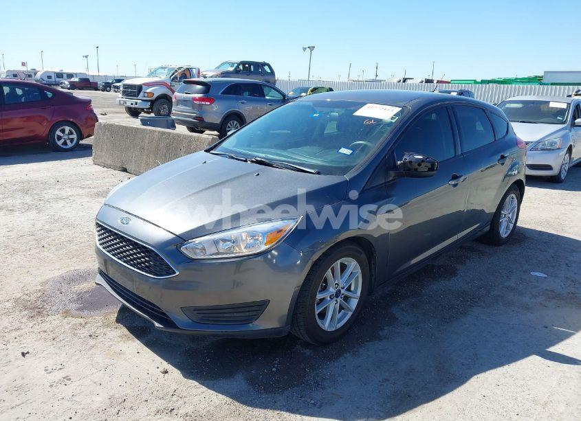 Photo 2 of 2018 Ford Focus SE (VIN 1FADP3K29JL222555)