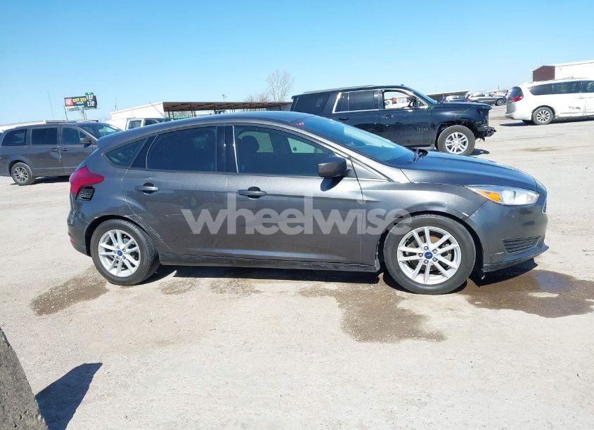 Photo 6 of 2018 Ford Focus SE (VIN 1FADP3K29JL222555)