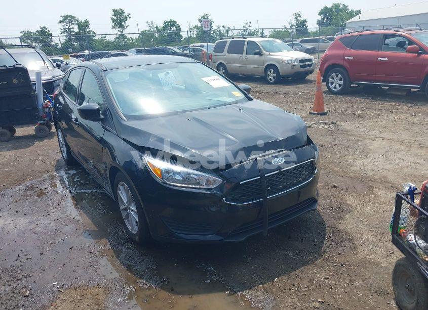 2018 Ford Focus SE (VIN 1FADP3K29JL238027) main photo
