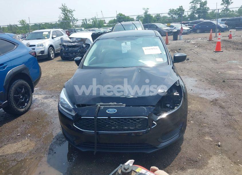 Photo 13 of 2018 Ford Focus SE (VIN 1FADP3K29JL238027)