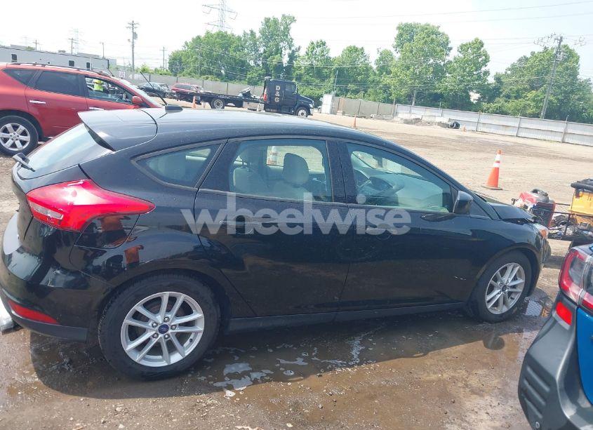 Photo 14 of 2018 Ford Focus SE (VIN 1FADP3K29JL238027)