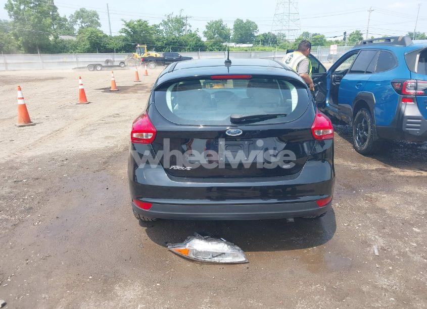 Photo 17 of 2018 Ford Focus SE (VIN 1FADP3K29JL238027)