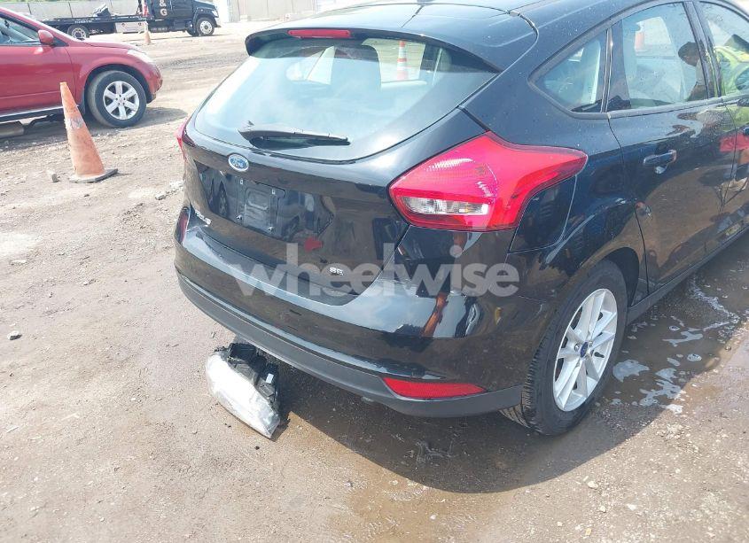 Photo 4 of 2018 Ford Focus SE (VIN 1FADP3K29JL238027)