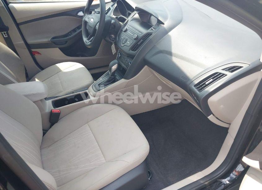 Photo 5 of 2018 Ford Focus SE (VIN 1FADP3K29JL238027)