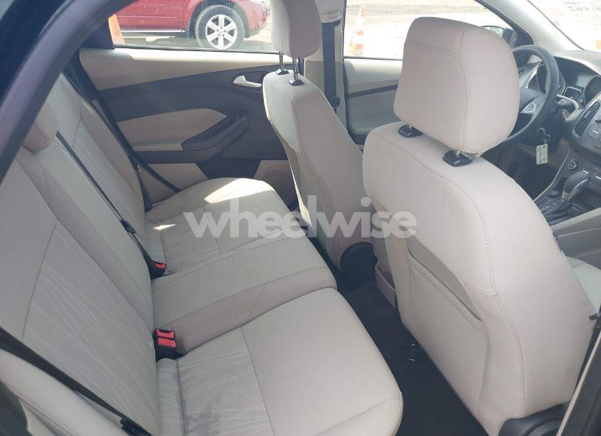 Photo 8 of 2018 Ford Focus SE (VIN 1FADP3K29JL238027)