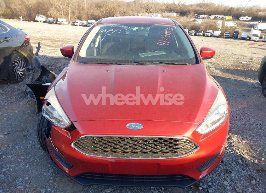 Photo 12 of 2018 Ford Focus SE (VIN 1FADP3K29JL242983)