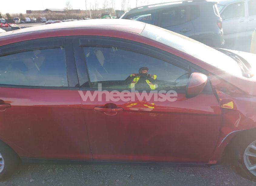 Photo 13 of 2018 Ford Focus SE (VIN 1FADP3K29JL242983)