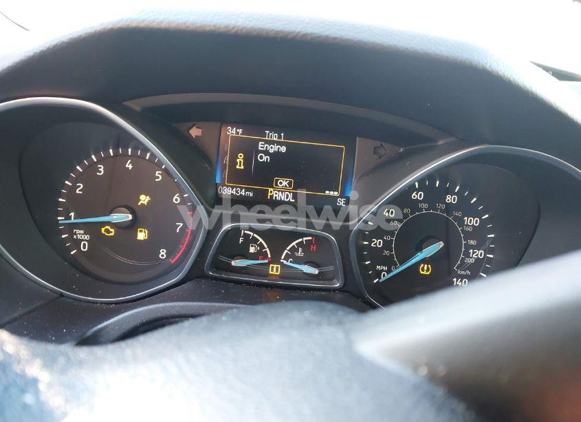 Photo 15 of 2018 Ford Focus SE (VIN 1FADP3K29JL242983)