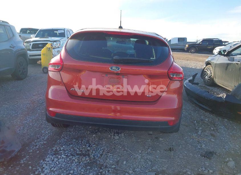Photo 16 of 2018 Ford Focus SE (VIN 1FADP3K29JL242983)