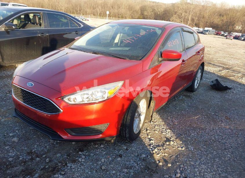 Photo 2 of 2018 Ford Focus SE (VIN 1FADP3K29JL242983)