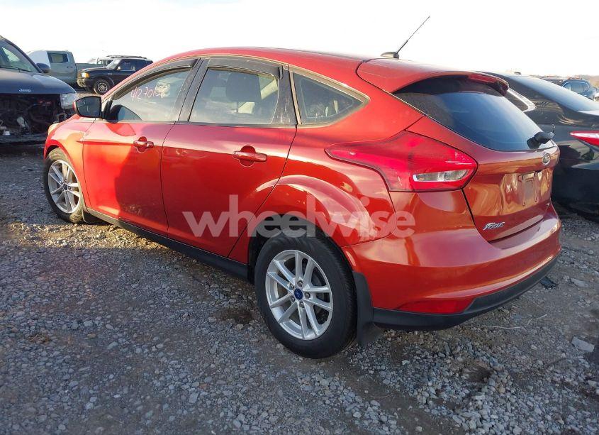 Photo 3 of 2018 Ford Focus SE (VIN 1FADP3K29JL242983)