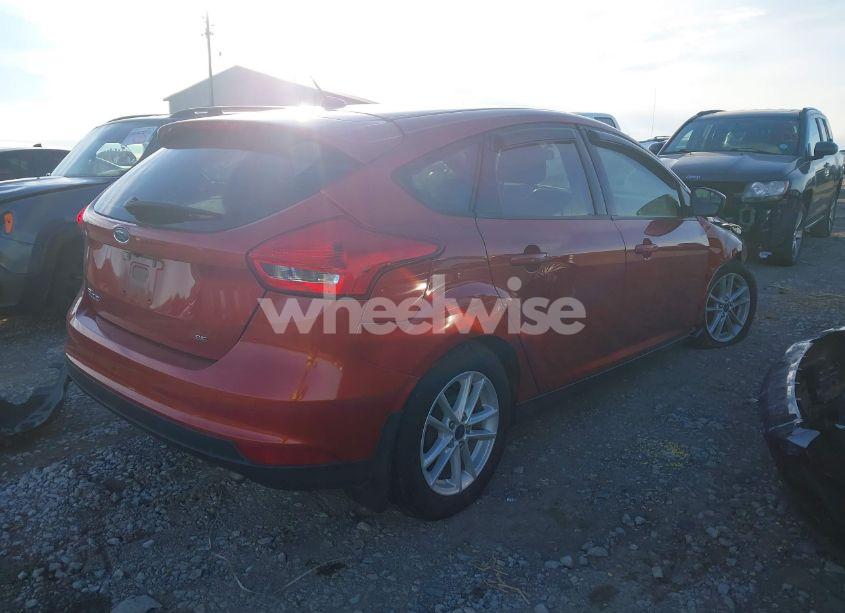 Photo 4 of 2018 Ford Focus SE (VIN 1FADP3K29JL242983)