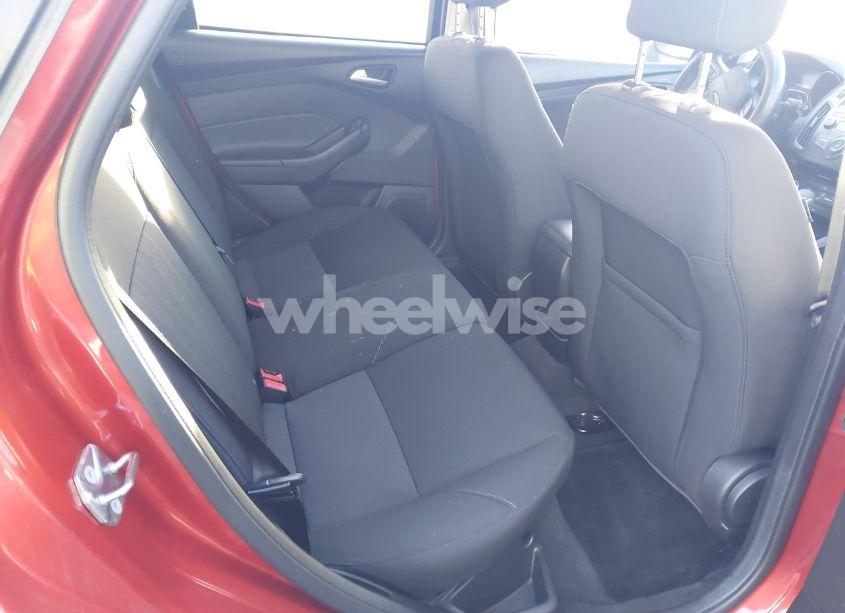 Photo 8 of 2018 Ford Focus SE (VIN 1FADP3K29JL242983)