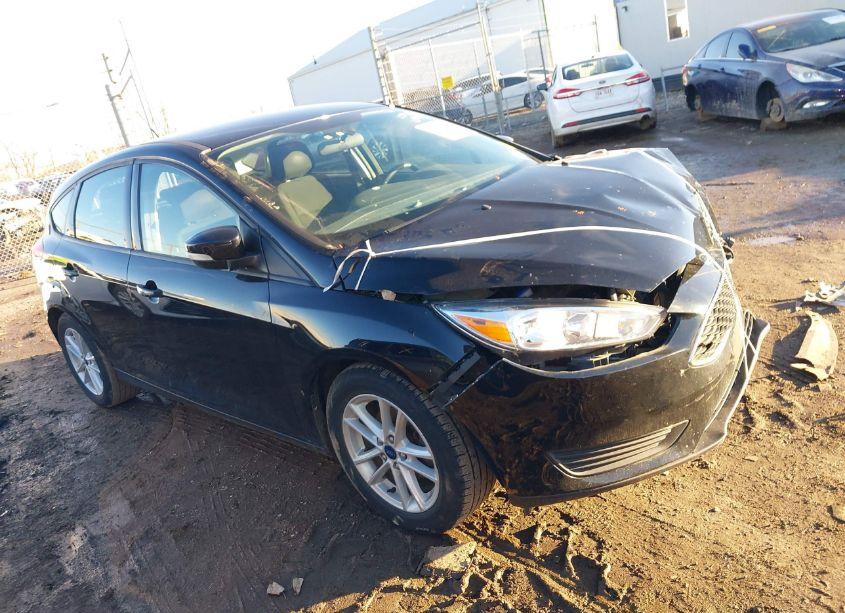 2018 Ford Focus SE (VIN 1FADP3K29JL243471) main photo