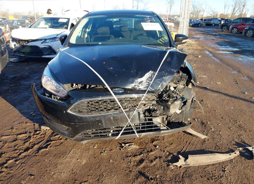 Photo 12 of 2018 Ford Focus SE (VIN 1FADP3K29JL243471)