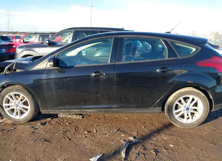 Photo 14 of 2018 Ford Focus SE (VIN 1FADP3K29JL243471)