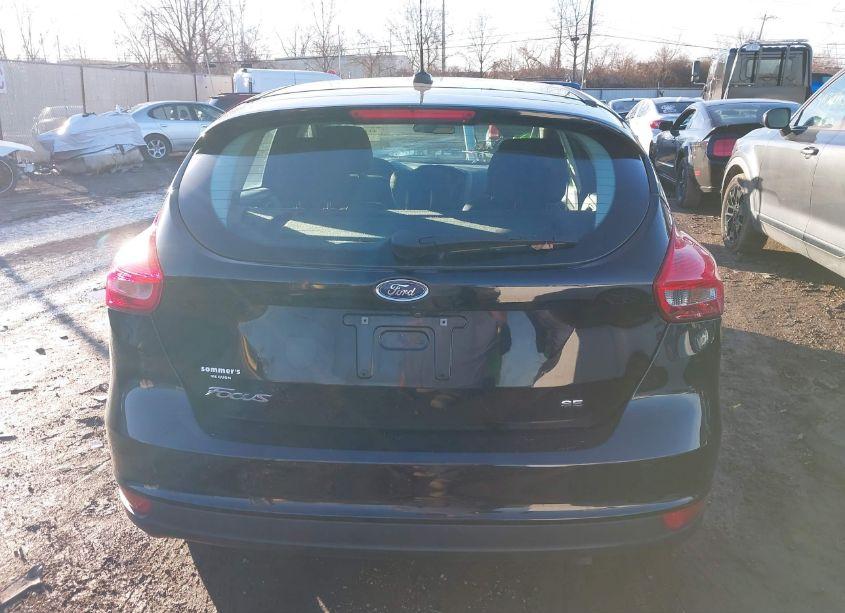 Photo 16 of 2018 Ford Focus SE (VIN 1FADP3K29JL243471)