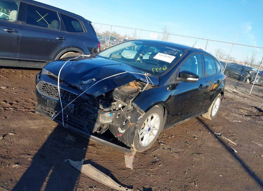 Photo 2 of 2018 Ford Focus SE (VIN 1FADP3K29JL243471)