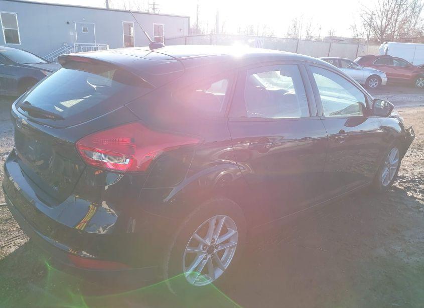 Photo 4 of 2018 Ford Focus SE (VIN 1FADP3K29JL243471)