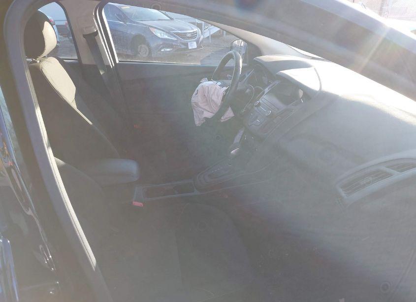 Photo 5 of 2018 Ford Focus SE (VIN 1FADP3K29JL243471)