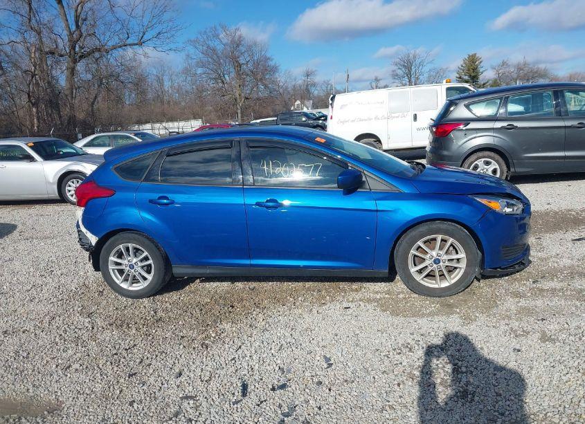 Photo 14 of 2018 Ford Focus SE (VIN 1FADP3K29JL282271)