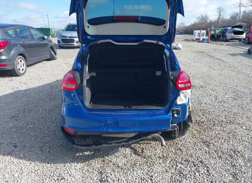 Photo 17 of 2018 Ford Focus SE (VIN 1FADP3K29JL282271)