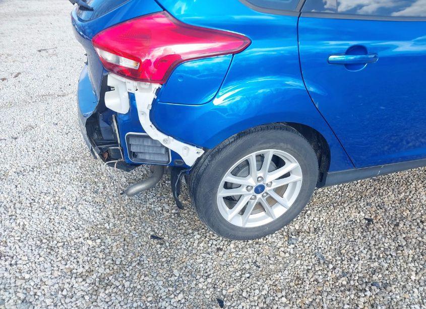 Photo 18 of 2018 Ford Focus SE (VIN 1FADP3K29JL282271)