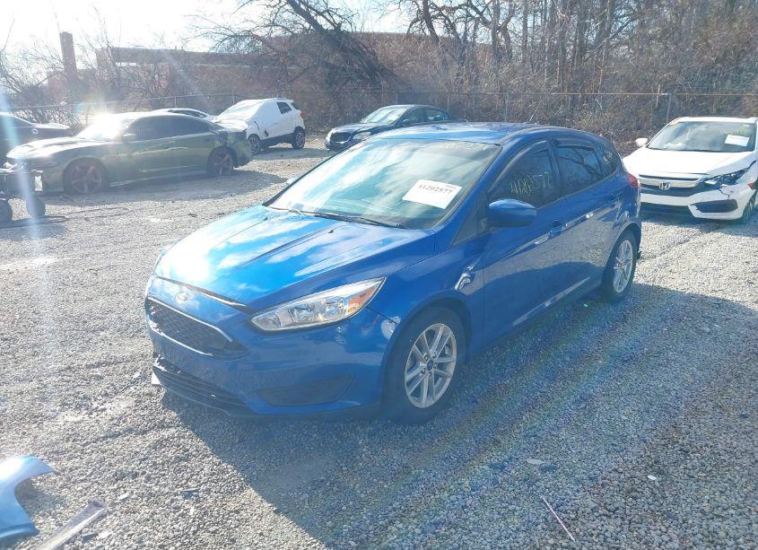 Photo 2 of 2018 Ford Focus SE (VIN 1FADP3K29JL282271)