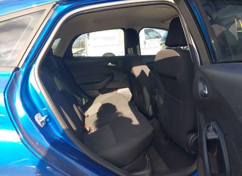 Photo 8 of 2018 Ford Focus SE (VIN 1FADP3K29JL282271)