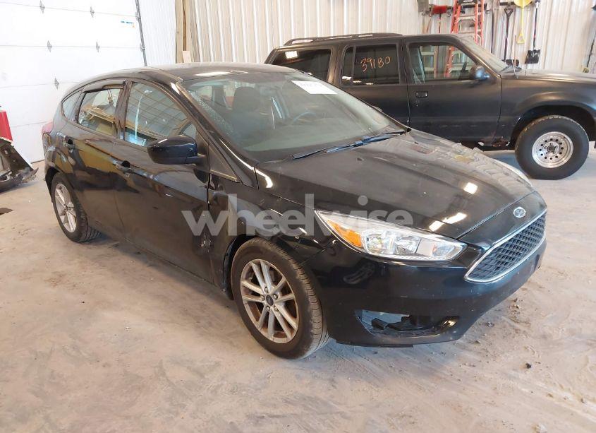2018 Ford Focus SE (VIN 1FADP3K29JL283582) main photo