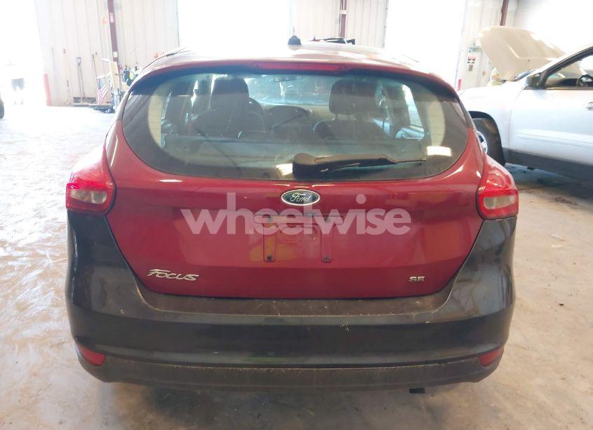 Photo 16 of 2018 Ford Focus SE (VIN 1FADP3K29JL283582)