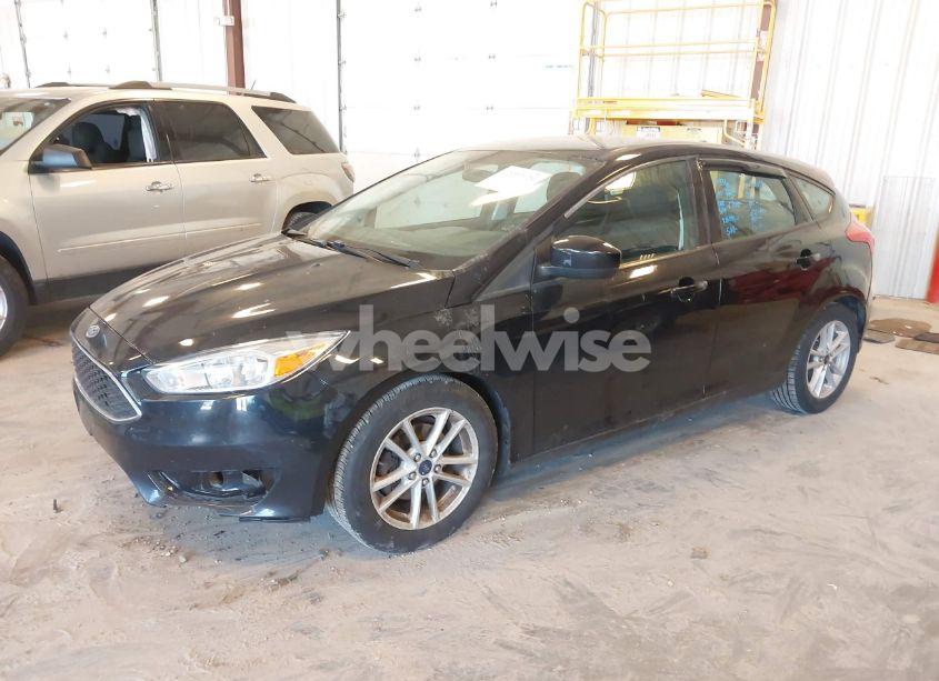 Photo 2 of 2018 Ford Focus SE (VIN 1FADP3K29JL283582)