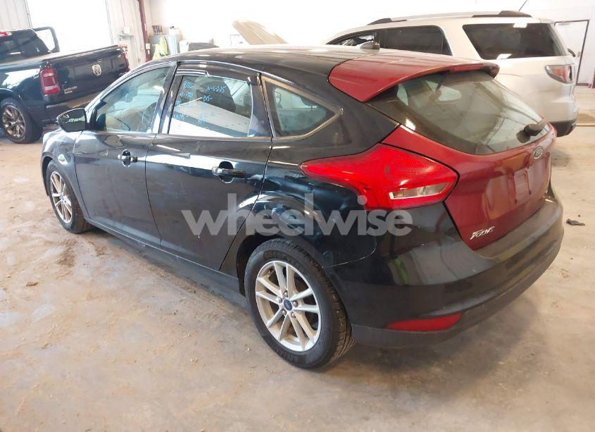 Photo 3 of 2018 Ford Focus SE (VIN 1FADP3K29JL283582)